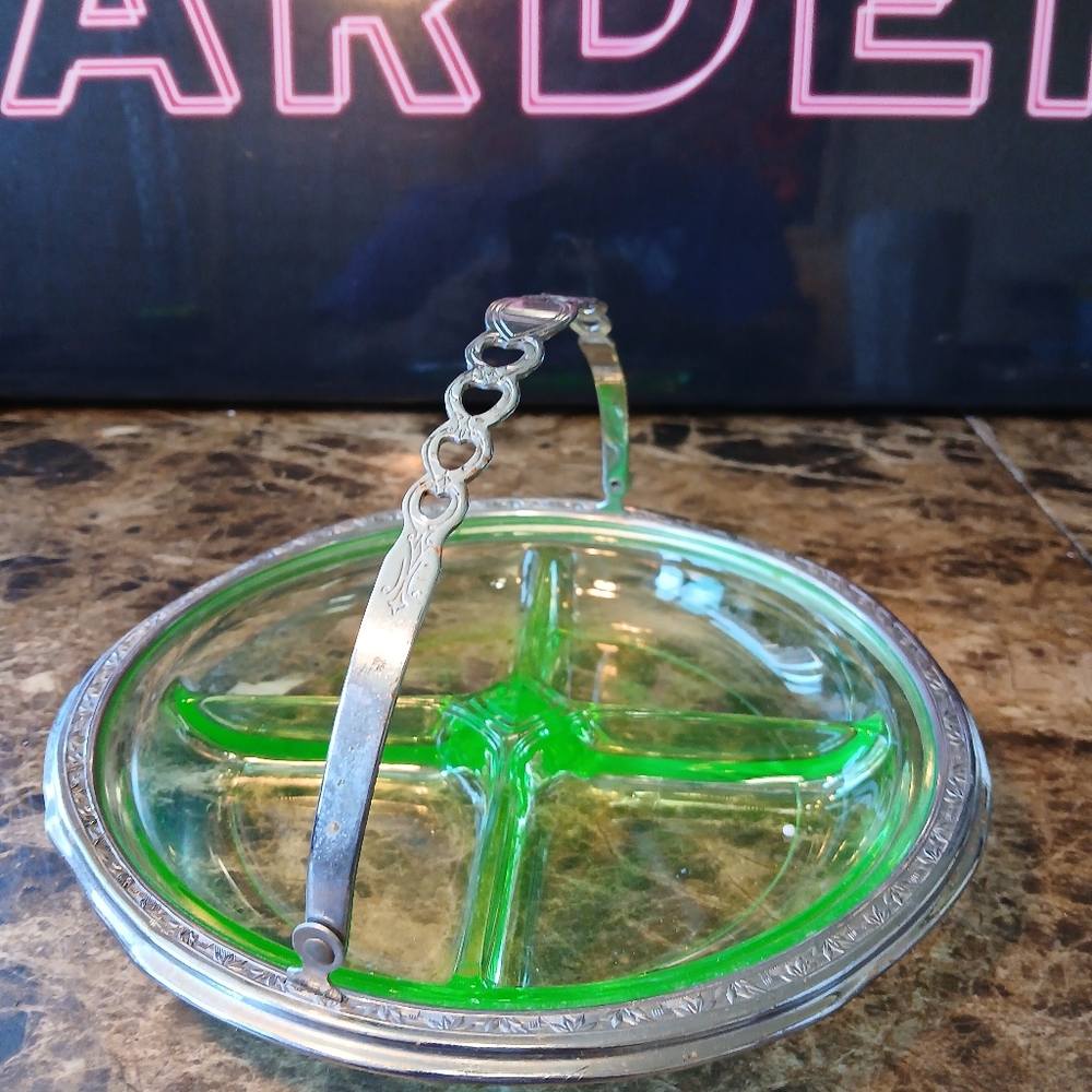 Green Uranium Vaseline Glass Relish Candy Nuts Dish 4 Part Divided DepressionT - Picture 5 of 11